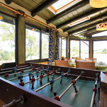 Hébergement de vacances Charmante Maison Avec Jardin à Saint-pal-de-chalencon *