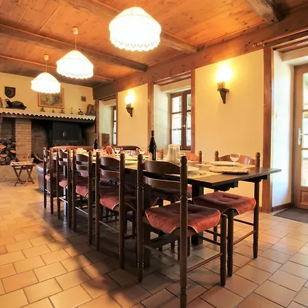 Charmante Maison Avec Jardin à Saint-pal-de-chalencon Hébergement de vacances *