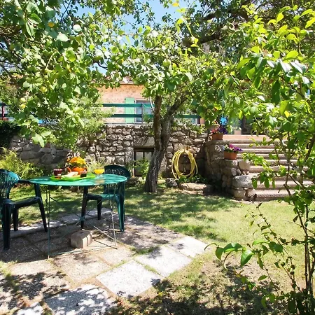 Charmante Maison Avec Jardin à Saint-pal-de-chalencon Casa de Férias Saint-Pal-en-Chalencon