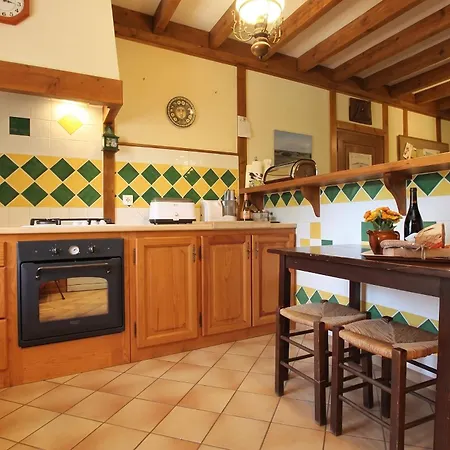 Casa de Férias Charmante Maison Avec Jardin à Saint-pal-de-chalencon