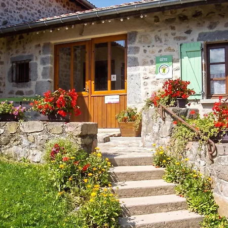 Charmante Maison Avec Jardin à Saint-pal-de-chalencon Hébergement de vacances Saint-Pal-en-Chalencon