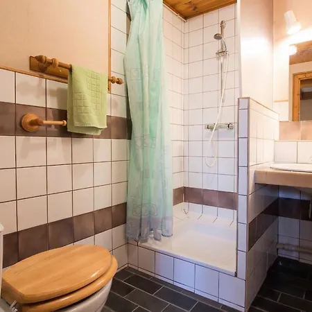 Charmante Maison Avec Jardin à Saint-pal-de-chalencon Hébergement de vacances